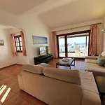 2 Bedroom 'the Bungalow' With Private Heated Pool.