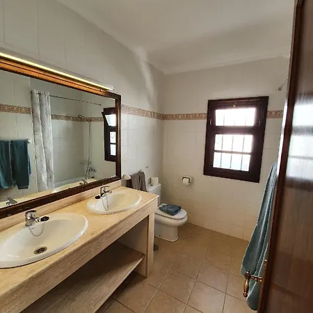 2 Bedroom 'the Bungalow' With Private Heated Pool. *