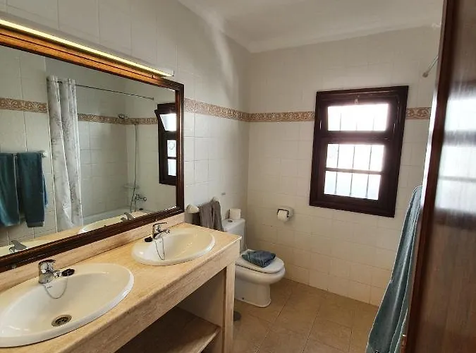 2 Bedroom 'the Bungalow' With Private Heated Pool. *