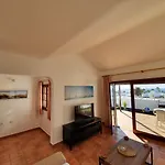 2 Bedroom 'the Bungalow' With Private Heated Pool.