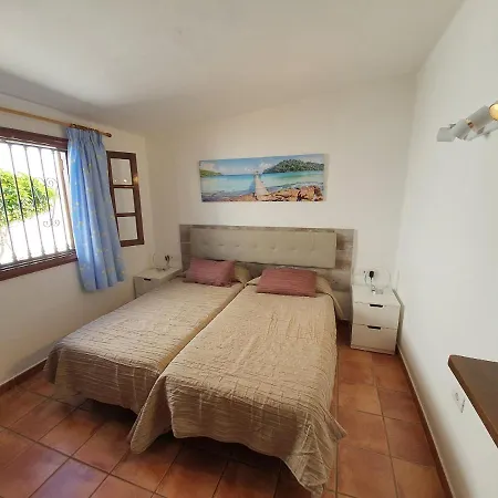 Willa 2 Bedroom 'the Bungalow' With Private Heated Pool. Puerto del Carmen (Lanzarote)