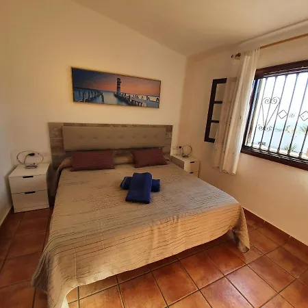 Willa 2 Bedroom 'the Bungalow' With Private Heated Pool. Puerto del Carmen (Lanzarote)