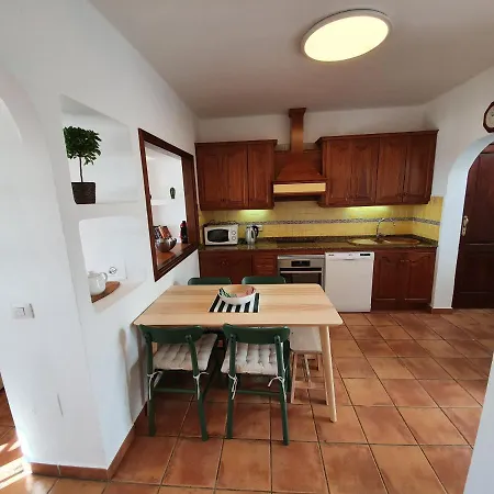 Willa 2 Bedroom 'the Bungalow' With Private Heated Pool. *