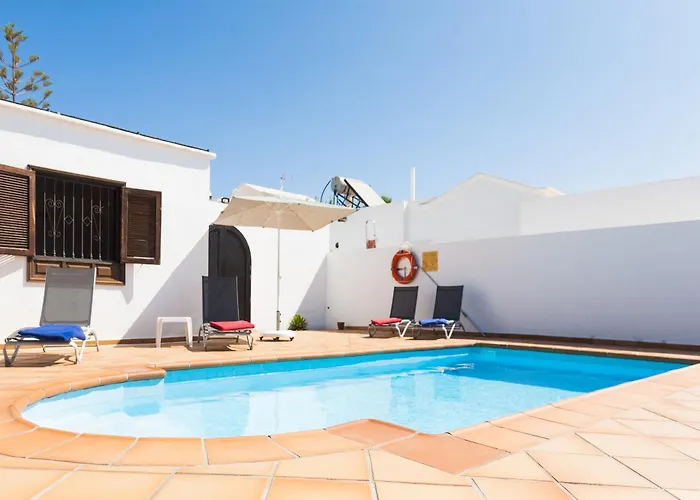2 Bedroom 'the Bungalow' With Private Heated Pool. * Puerto del Carmen (Lanzarote)