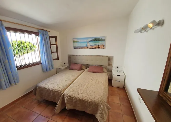 Willa 2 Bedroom 'the Bungalow' With Private Heated Pool. Puerto del Carmen (Lanzarote)